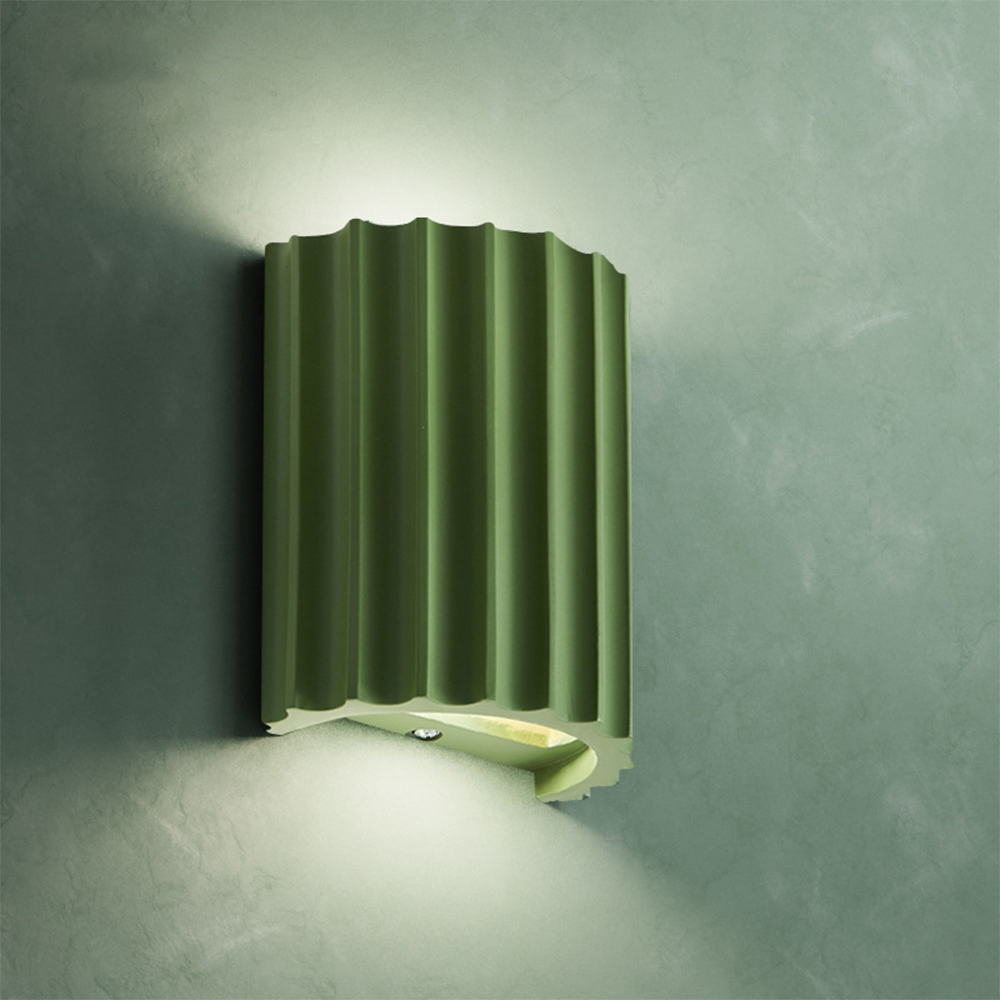 Modern Wavy Wall Light – Stylish Up & Down Resin Design