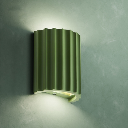 Modern Wavy Wall Light – Stylish Up & Down Resin Design