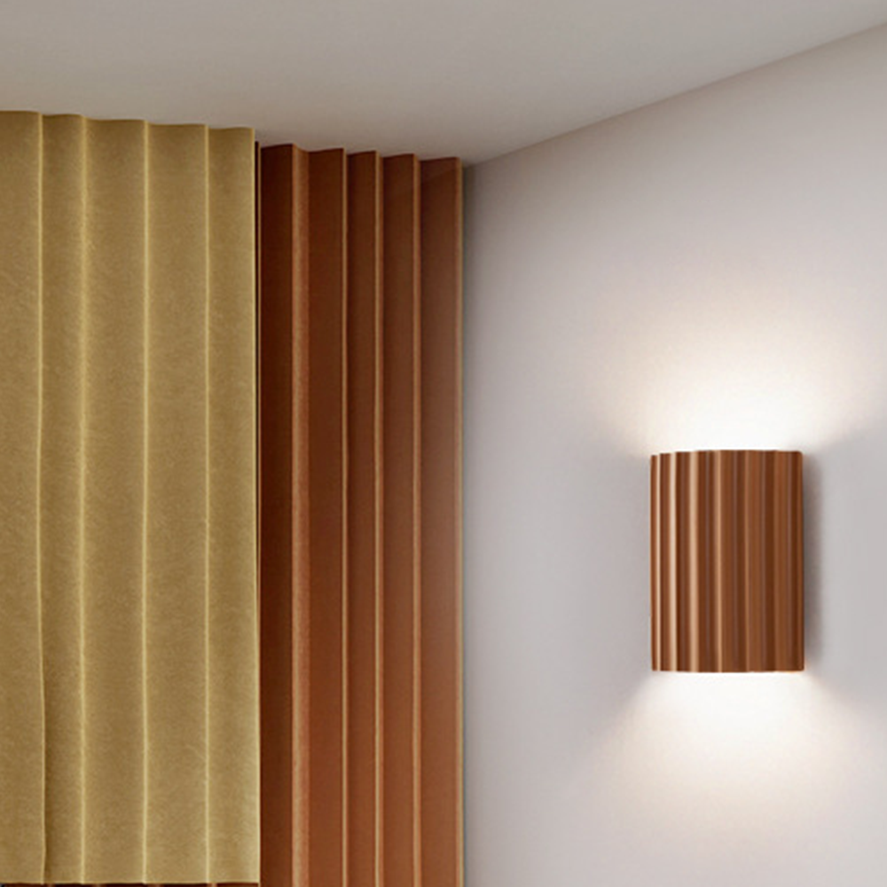 Modern Wavy Wall Light – Stylish Up & Down Resin Design