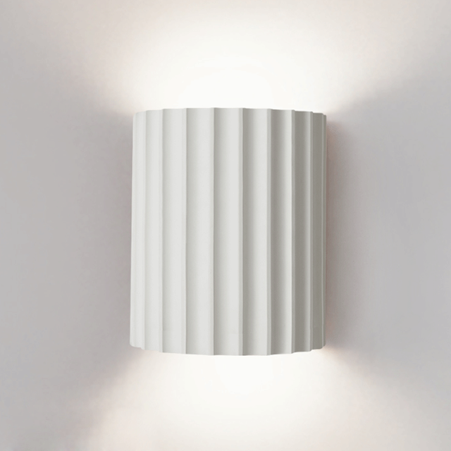 Modern Wavy Wall Light – Stylish Up & Down Resin Design