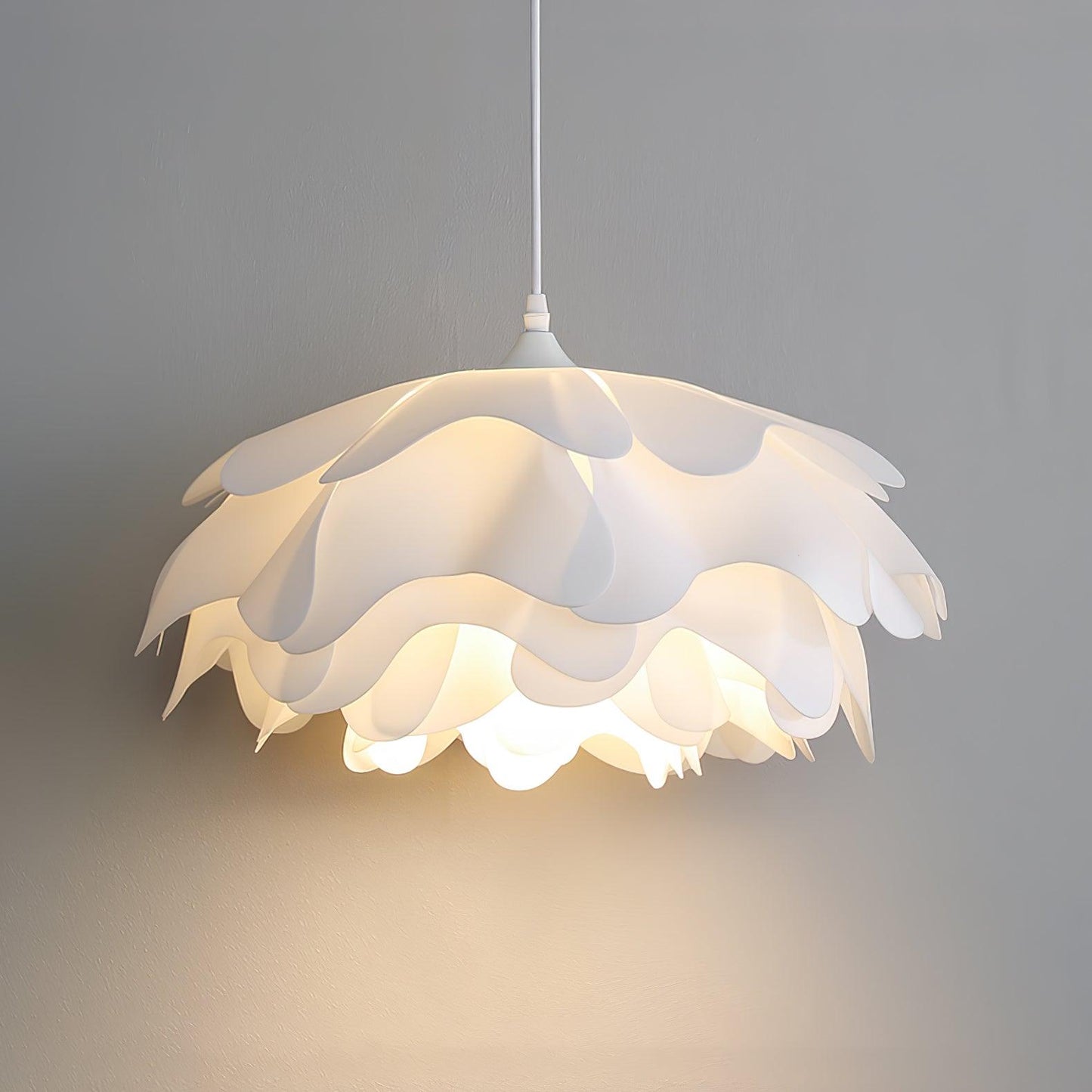 Flower-Shaped White Pendant Light – Elegant LED Ceiling Lamp with Adjustable Height