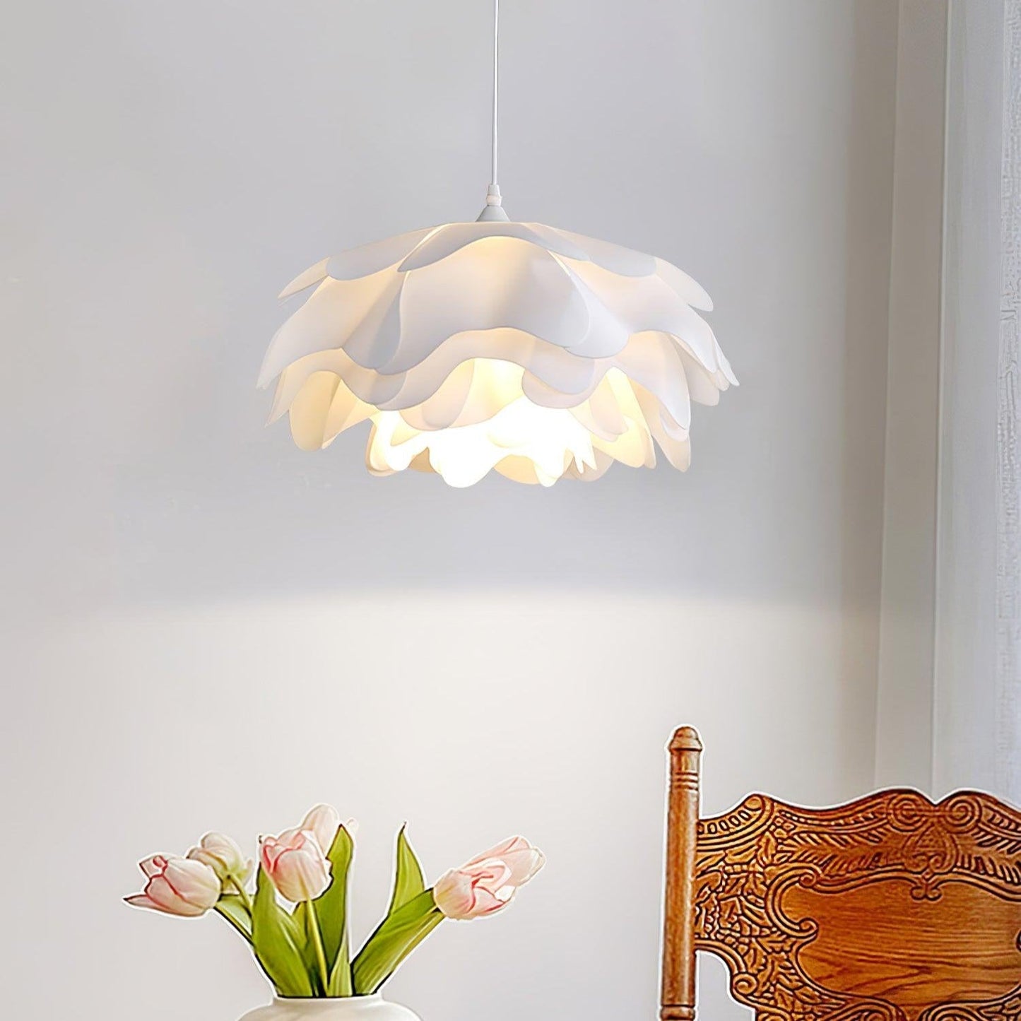 Flower-Shaped White Pendant Light – Elegant LED Ceiling Lamp with Adjustable Height