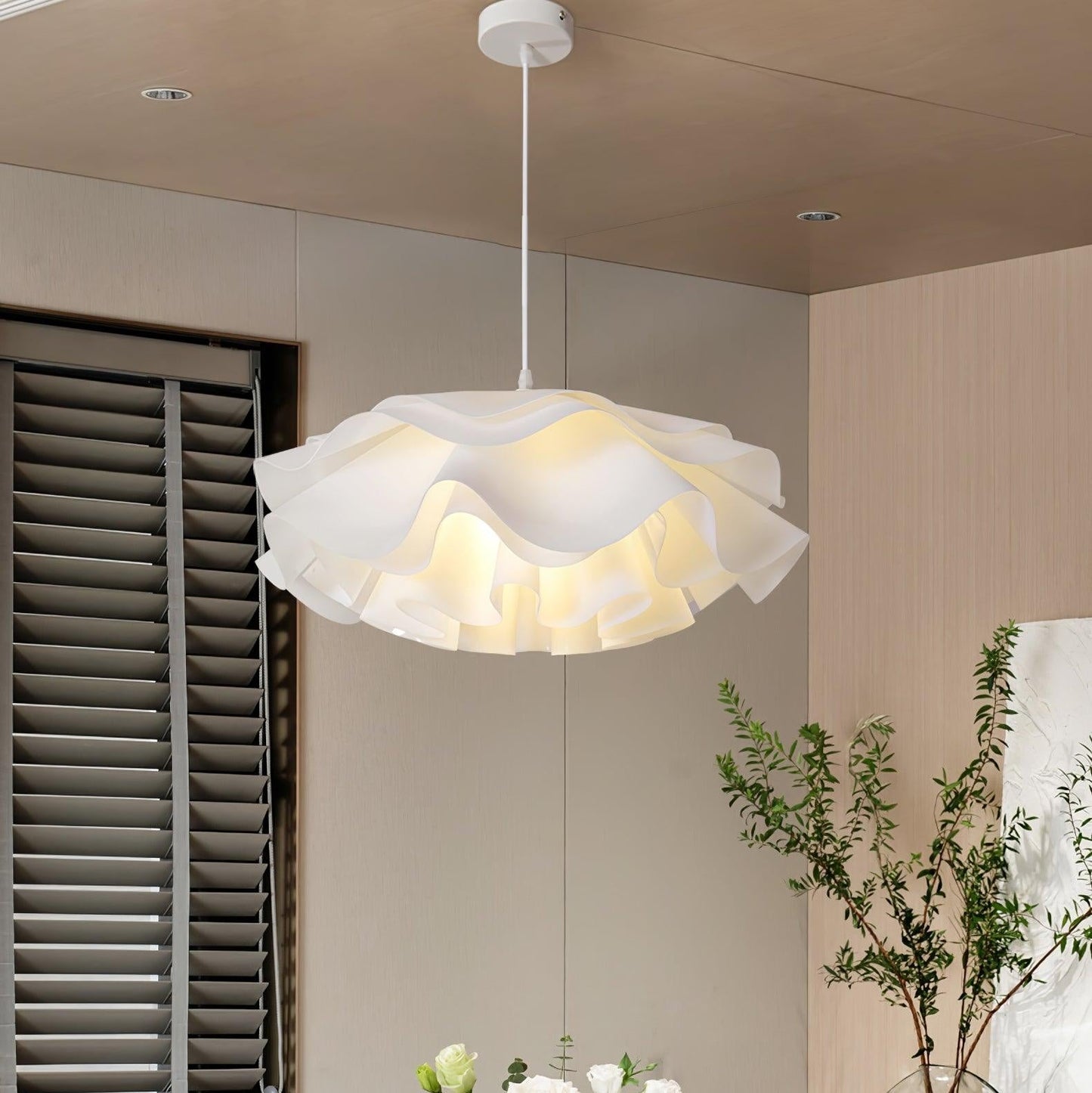 Flower-Shaped White Pendant Light – Elegant LED Ceiling Lamp with Adjustable Height