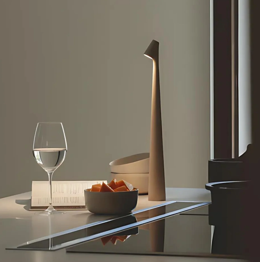 The Opal Light – Elegant Table Lamp for a Refined Ambiance