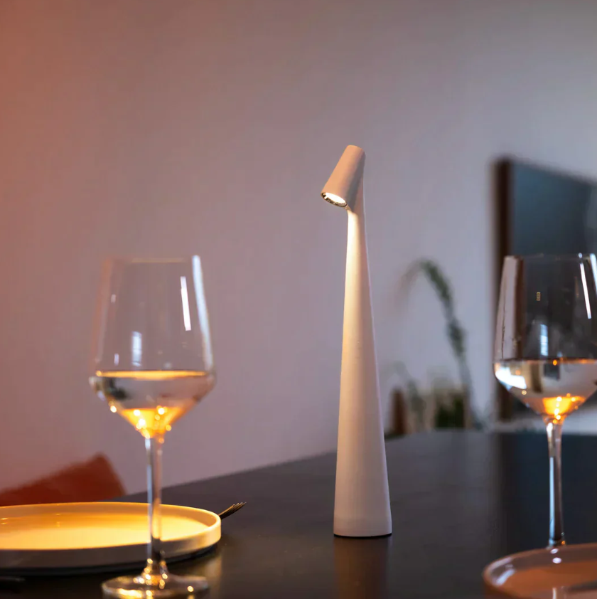 The Opal Light – Elegant Table Lamp for a Refined Ambiance