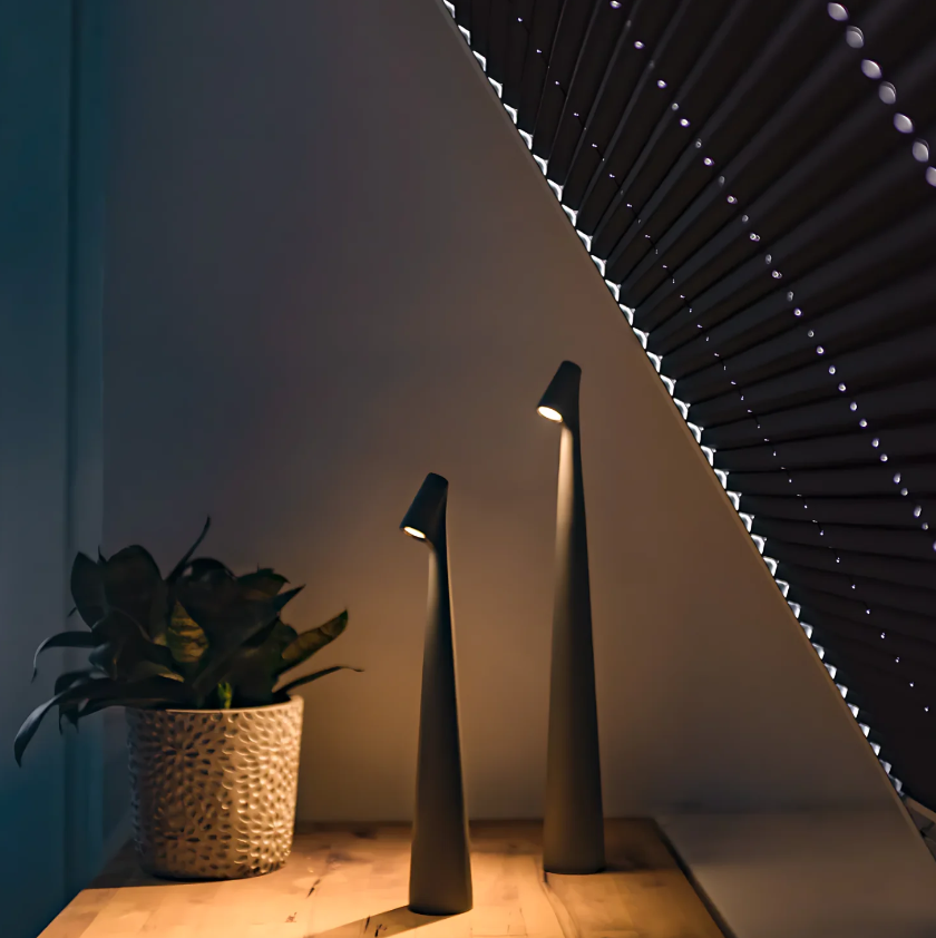 The Opal Light – Elegant Table Lamp for a Refined Ambiance