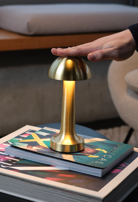 Wireless Table Lamp – Minimalist and Functional Design