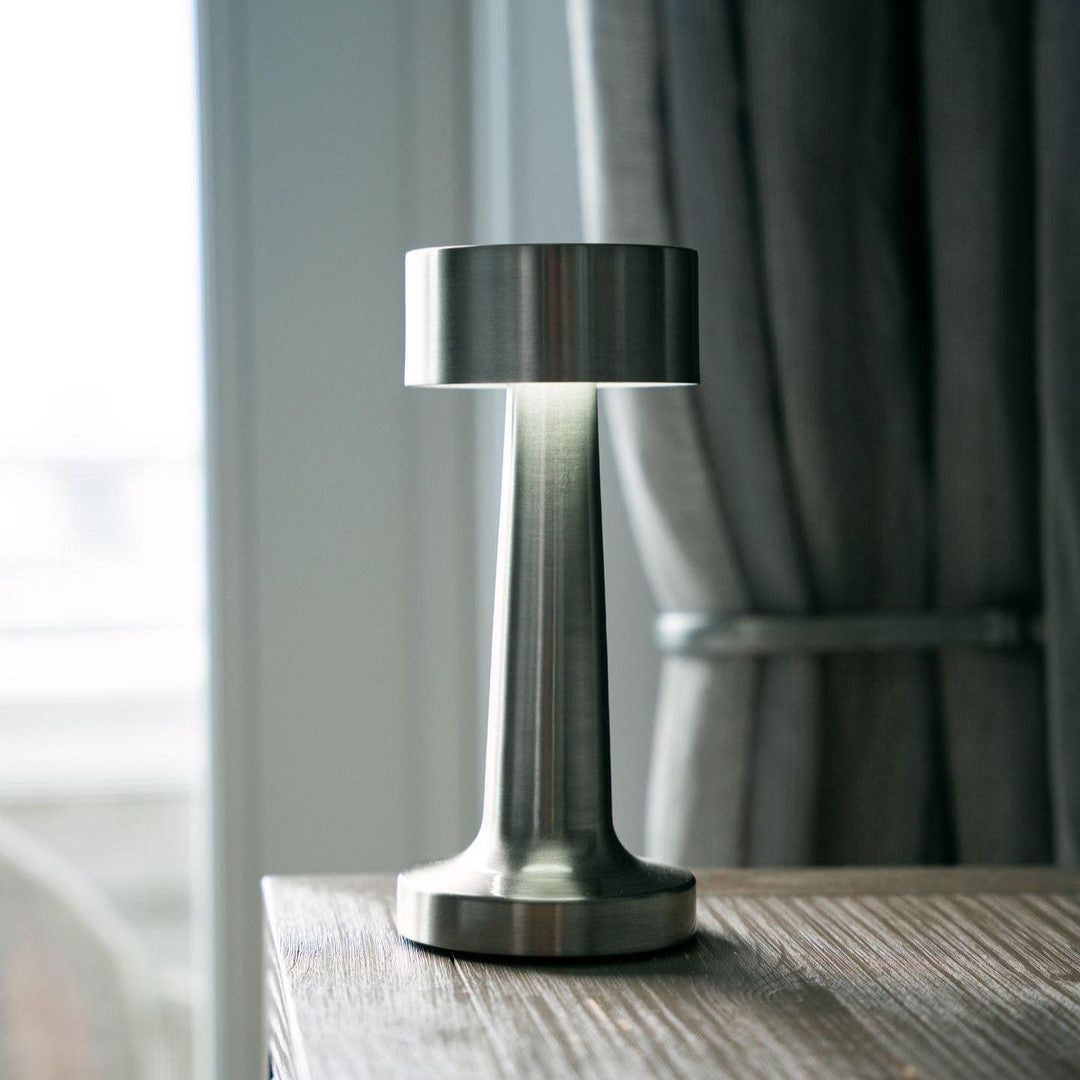 Luxury Restaurant Bar Table Lamp – Elegant & Dimmable LED Lighting