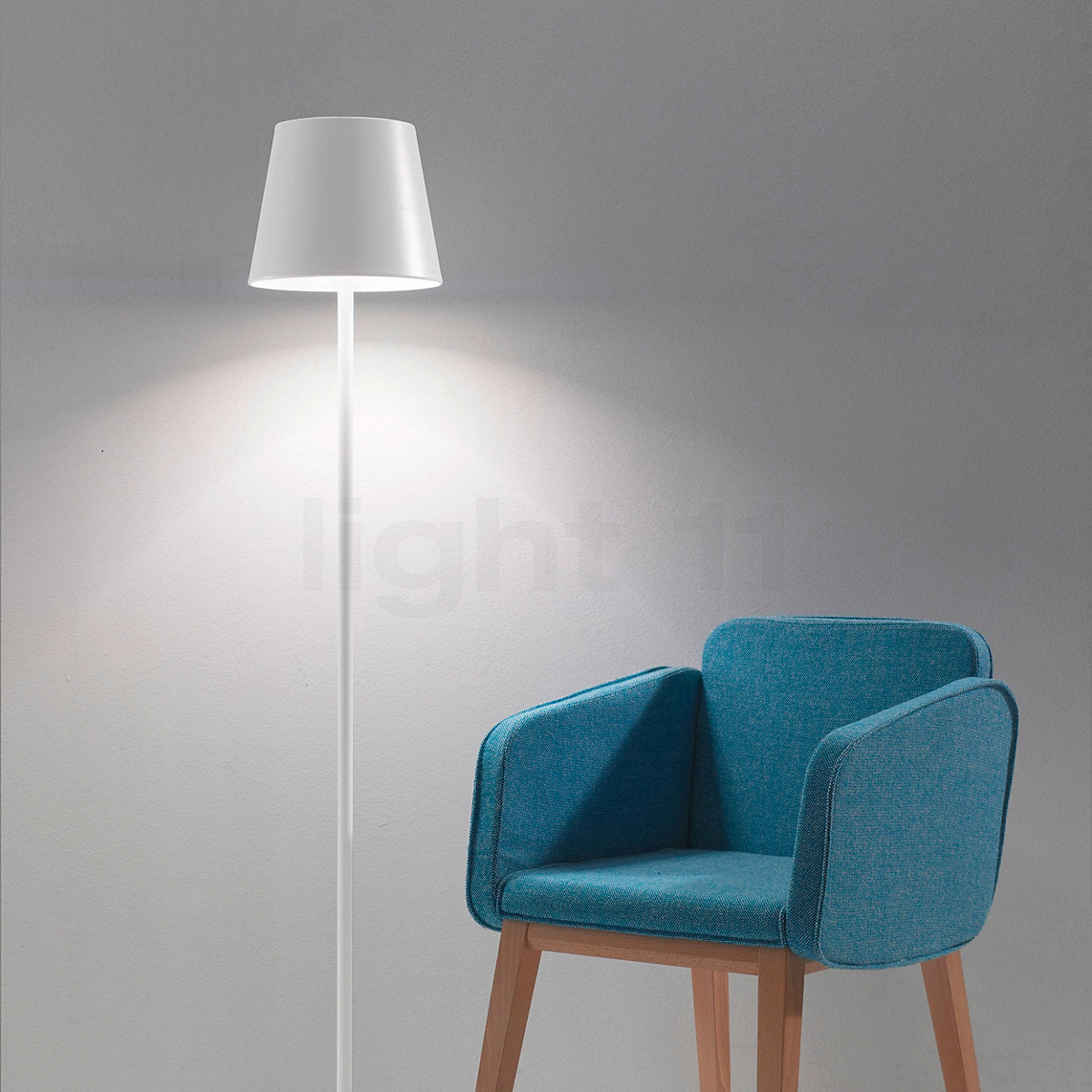 Modern Rechargeable LED Floor Lamp – Adjustable & Waterproof IP54