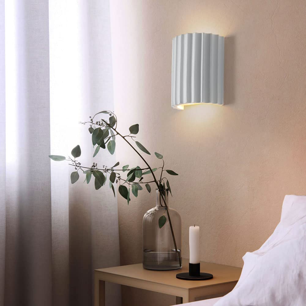 Modern Wavy Wall Light – Stylish Up & Down Resin Design